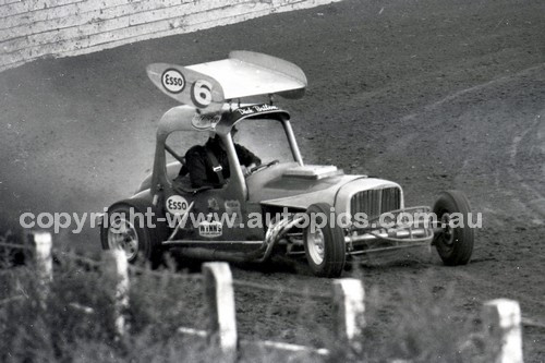 65209 - Westmead Speedway Between 1965 & 1967 - Help needed to identify these drivers