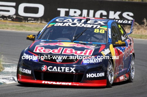 16002 - Jamie Wincup - Commodore VF - Queensland Raceway 2016