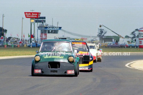 81104 - Luigi Deluca, Anglia & Tony Hubbard, Torana - Calder 8th November 1981 - Photographer Peter D'Abbs