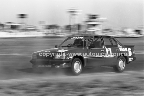 80090 - John Bowe, HDT VC Commodore, Race of Champions, Calder 15th November 1980 - Photographer Peter D'Abbs