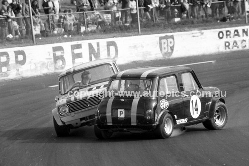 72475 - #11 Graham Littlemore, Clubman Mini & #14 John Lawes, Morris Mini - 25th June 1972 - Oran Park - Photographer Lance J Ruting