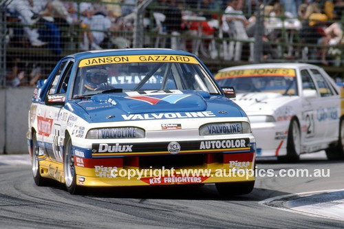 91042 - Peter Gazzard, Commodore - Bob Jones, Commodore - Adelaide 1991 - Photographer Ray Simpson