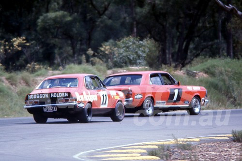 73912 - Fred Gibson, Falcon & Bob Morris Torana XU1 - Amaroo 1973 -  Photographer Bob Jess