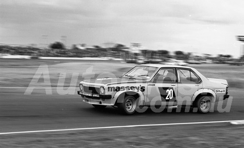 75118 - Peter Janson, Torana SLR 5000 - Calder 1975 - Photographer Peter D'Abbs