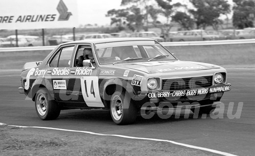 75123 - ???, Torana SLR 5000 - Calder 1975 - Photographer Peter D'Abbs