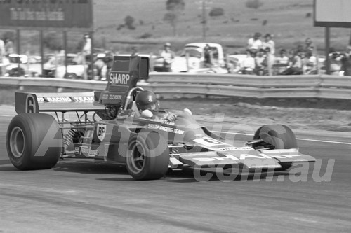 75149 - Paul Bernasconi Lola T300 - Calder 1975 - Photographer Peter D'Abbs