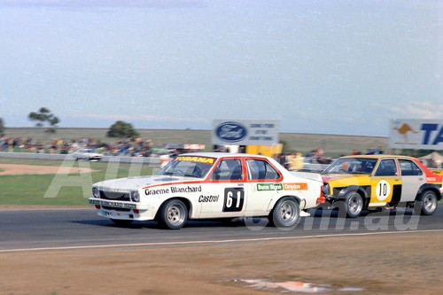 75194 - Graeme Blanchard & Kel Gough, Torana SLR - Calder 1975 - Photographer Peter D'Abbs