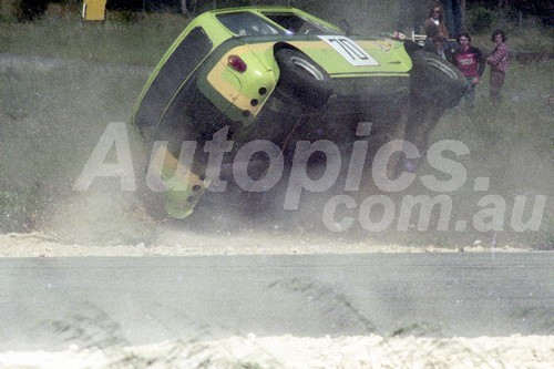 75205 -  Fred Miles, Mini Cooper S - Wanneroo 19th October 1975 - Photographer Tony Burton