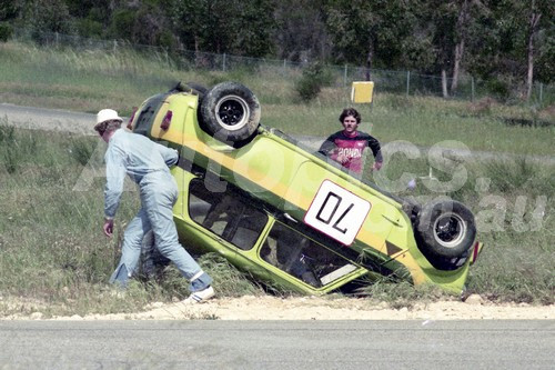 75206 -  Fred Miles, Mini Cooper S - Wanneroo 19th October 1975 - Photographer Tony Burton