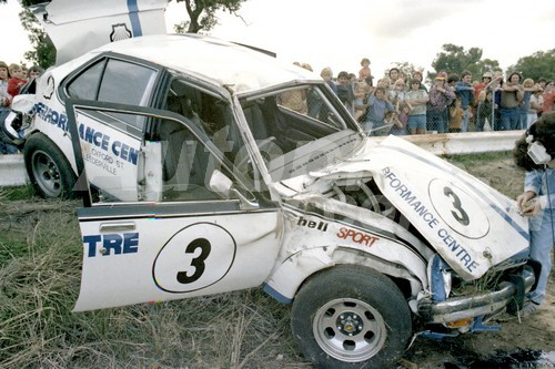 76663 - Bill Nitschke, Torana L34 - Wanneroo 23rd November 1975 - Photographer Tony Burton