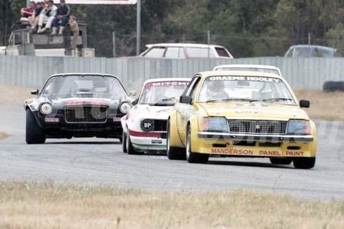 81137 - Graeme Hooley, Commodore / Gordon Mitchell, Alfa Romeo & Russell West Camaro - GEC Turbo 300, Wanneroo 25th October 1981 - Photographer Tony Burton