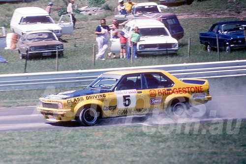 75210 - Peter Brock - Torana L34 - Baskerville 30th November 1975 - Photographer Keith Midgley