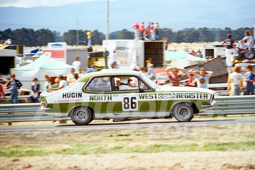 77143 - Kim Harley, Torana XU1 - Symmons Plains 7th March 1977 - Photographer Keith Midgley