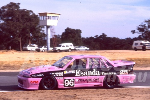 89062 - Tim Slako & Alf Barbagallo, VL Commodore SS - Wanneroo 1989 - Photographer Ray Simpson