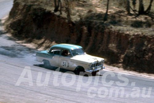 61023 - F. Davison Holden FE - Bathurst Easter 1961 - Photographer Peter Wilson