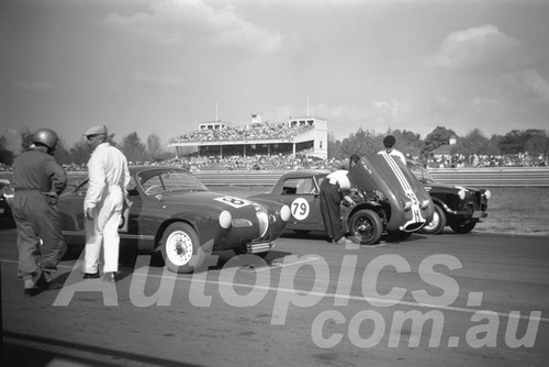 61062 - J. Bono, Karmann Ghai S/C / Brian Foley Sprite / Kevin Bartlett, Morris 1000 ?? - Warwick Farm 1961 - Paul Manton Collection