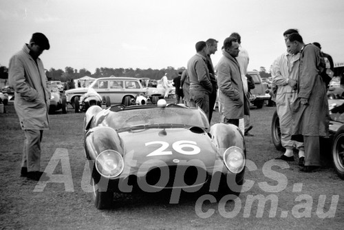 61068 - Bib Stillwell, Cooper Monaco - Warwick Farm 1961 - Paul Manton Collection