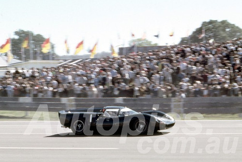 67113 - Paul Hawkins, Lola T70 Surfers Paradise 6 Hour 1967 - Peter Wilson Collection