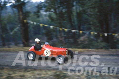 62017a - George Murray, Austin 7 - Australian Hillclimb Championships, Silverdale 1962 - Photographer Peter Wilson