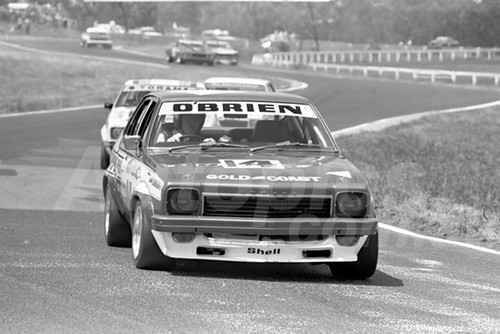 76167 - Charlie O'Brien, Torana SLR 5000 - Sandown 15th February 1976 - Photographer Peter D'Abbs