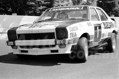 76170 - Colin Bond, Torana SLR 5000 - Sandown 15th February 1976 - Photographer Peter D'Abbs