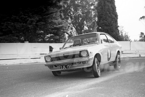 76171 - Toni Niovanni, Gemini - Sandown 15th February 1976 - Photographer Peter D'Abbs