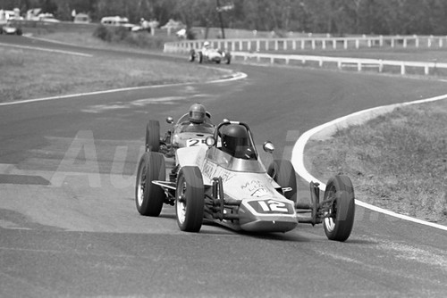 76172 - Ron Trim, Venom & Michael Saracino, Standfast Formula Vee - Sandown 15th February 1976 - Photographer Peter D'Abbs