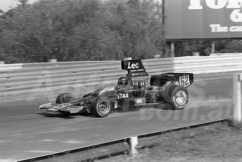 76181 - Bruce Allison, Lola T332 - Sandown 15th February 1976 - Photographer Peter D'Abbs