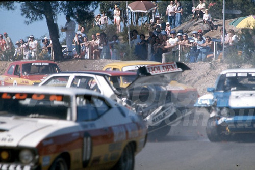 76203 - Colin Bond, Torana SLR 5000, sideways in the middle of the pack - Amaroo 1976 - Photographer Ray Berghouse 