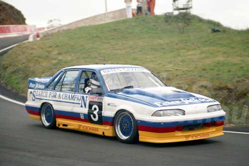 90778  -  PETER GAZZARD / RICK BATES, COMMODORE VL - Tooheys 1000 Bathurst 1990 - Photographer Ray Simpson