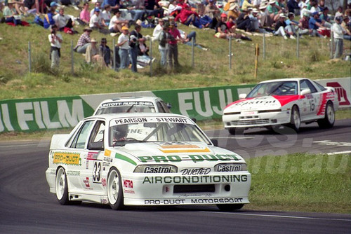 90812  -  BRUCE STEWART / BOB PEARSON, COMMODORE VL - Tooheys 1000 Bathurst 1990 - Photographer Ray Simpson