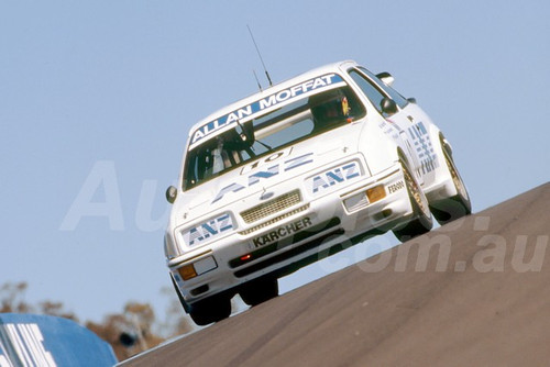 90836  -  KLAUS NIEDZWIEDZ / FRANK BIELA / PIERRE DIEUDONNE, FORD SIERRA - Tooheys 1000 Bathurst 1990 - Photographer Ray Simpson