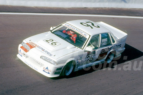 91826 - DARYL HENDRICK / CHRIS LAMBDEN / JOHN WHITE, COMMODORE VL - 1991 Bathurst Tooheys 1000 - Photographer Ray Simpson