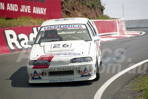 91827 - DARYL HENDRICK / CHRIS LAMBDEN / JOHN WHITE, COMMODORE VL - 1991 Bathurst Tooheys 1000 - Photographer Ray Simpson