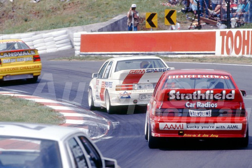 91831 - GRAHAM MOORE / MICHEL DELCOURT / PETER McKAY, COMMODORE VL - 1991 Bathurst Tooheys 1000 - Photographer Ray Simpson