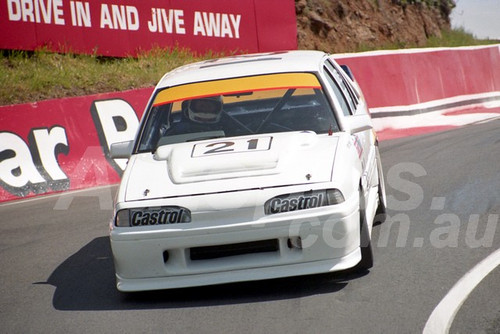 91852 - BOB JONES / MIKE IMRIE, COMMODORE VL - 1991 Bathurst Tooheys 1000 - Photographer Ray Simpson