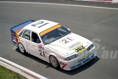 91853 - BOB JONES / MIKE IMRIE, COMMODORE VL - 1991 Bathurst Tooheys 1000 - Photographer Ray Simpson