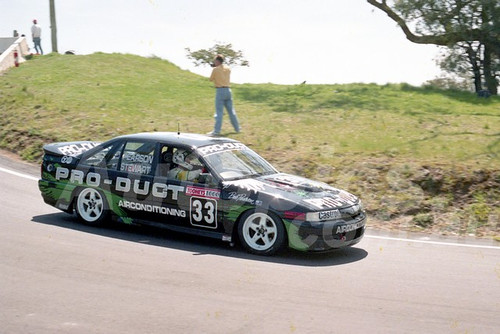 91889 - BOB PEARSON / BRUCE STEWART, COMMODORE VN - 1991 Bathurst Tooheys 1000 - Photographer Ray Simpson