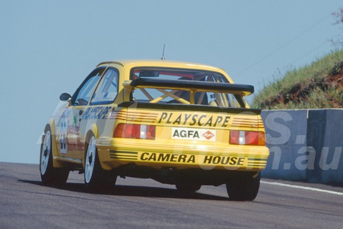 92810 - KEVIN WALDOCK / BRETT PETERS, FORD SIERRA - 1992 Bathurst Tooheys 1000 - Photographer Lance J Ruting