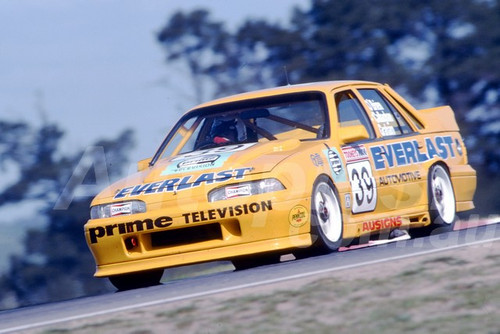 92825 - BILL O'BRIEN / BARRY GRAHAM / BRIAN CALLAGHAN Jnr, COMMODORE VL - 1992 Bathurst Tooheys 1000 - Photographer Lance J Ruting