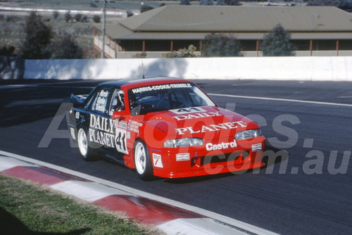 92829 - ANDREW HARRIS / GARY COOKE / JOHN TRIMBLE, COMMODORE VL - 1992 Bathurst Tooheys 1000 - Photographer Lance J Ruting