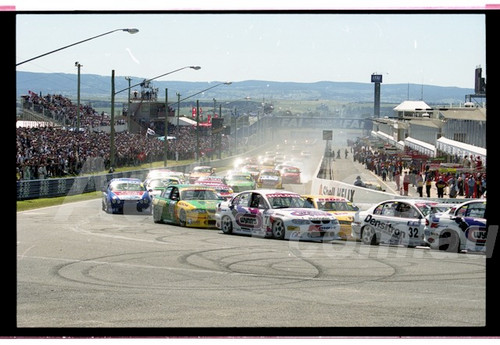 Bathurst FIA 1000 15th November 1999 - Photographer Marshall Cass - Code 99-MC-B99-437