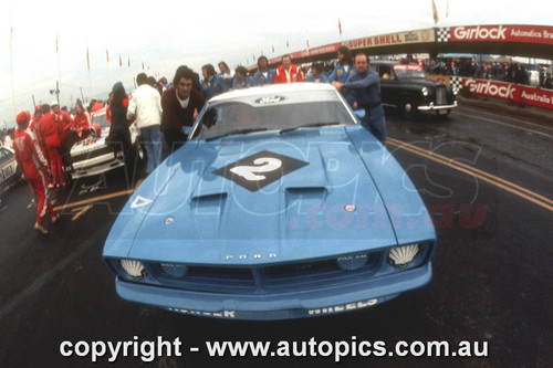 76770 - John Goss & Jim Richards, Hardie Ferodo 1000, Bathurst, 1976, Ford Falcon XB GT - Photographer Lance J Ruting
