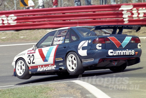 96793 - STEVEN RICHARDS / JIM RICHARDS - Commodore VR - AMP Bathurst 1000 1996 - Photographer Marshall Cass