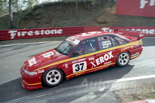 96799 - ALAN TAYLOR / STEPHEN BELL / BILL ATTARD - Commodore VP - AMP Bathurst 1000 1996 - Photographer Marshall Cass