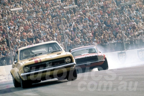 73247 - Mike Gore Monaro & Bob Stevens Mustang - Oran Park 1973