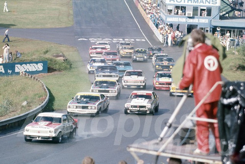 78152 -  Peter Brock Torana A9X - Leads up Bitupave Hill - Amaroo 1978