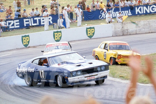 78159 - Dick Johnson Falcon &Allan Grice Torana A9X - Rob Hawes Escort - Oran Park 1978
