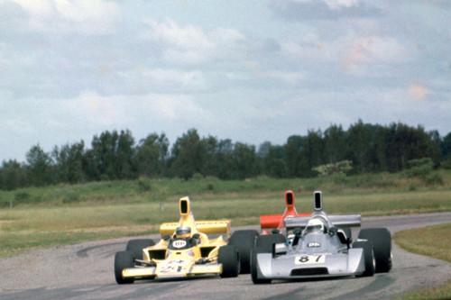 79662 - Ivan Tighe, Chevron B37 & Jon Davison Lola T332 - Surfers Paradise 1979