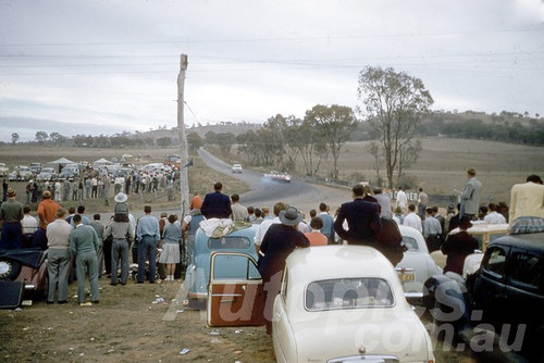 60118 - The view up Mountain Straight - Bathurst 3rd October 1960 - Photographer Jeff Harrop